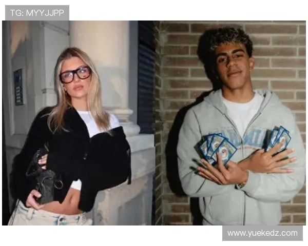 亚马尔牵手新女友现身巴萨夺冠庆祝晚宴甜蜜同框状态抢镜引发热议 亚马尔牵手新女友现身巴萨夺冠庆祝晚宴甜蜜同框状态抢镜引发热议